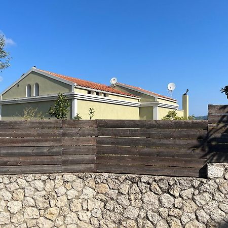 Mavres Luxury Loft Daire Ágios Matthaíos Dış mekan fotoğraf
