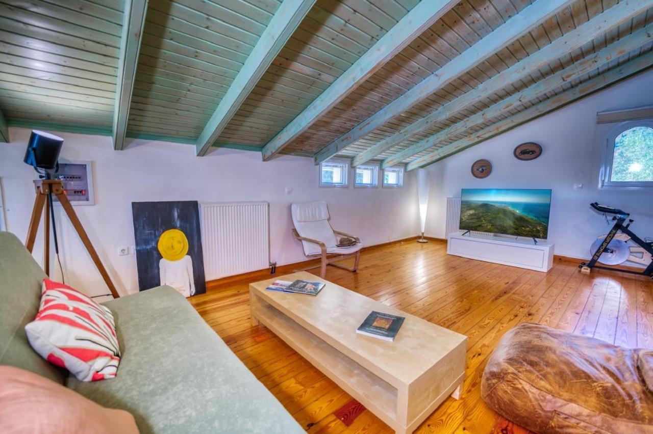 Mavres Luxury Loft Daire Ágios Matthaíos Dış mekan fotoğraf